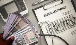 हेल्थ इंश्योरेंस धारकों को बड़ी राहत मिलने वाली है, साल 2026 में प्रीमियम में कोई बढ़ोतरी नहीं होगी।