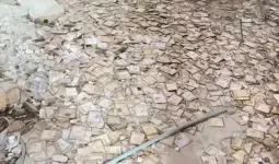 पोरबंदर की पुरानी कोर्ट में लावारिस हालत में मिले हजारों चुनाव कार्ड और आधार कार्ड, अधिकारी ने बताया कारण