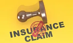 हर साल भरा 50,000 रुपये प्रीमियम, मां के बीमार होने पर बीमा कंपनी ने क्लेम देने से किया इनकार