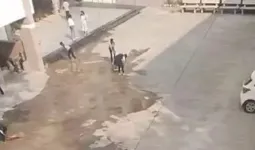 सूरत की एक सरकारी स्कूल में प्राचार्य ने छात्रों से मजदूरों की तरह काम करवाया