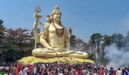 महाशिवरात्रि का पर्व 15 फरवरी को; इस रात भगवान शिव और माता पार्वती पृथ्वी का भ्रमण करते हैं और अपने भक्तों पर कृपा बरसाते हैं