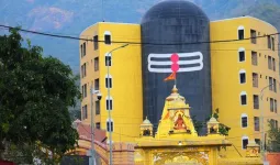 गिरनार की गोद में बसा भवनाथ मंदिर में ‘मिनी कुंभ’ के समान महाशिवरात्रि मेले का प्रारंभ, 55 किलो के दंड पर ध्वजा चढ़ाई गई, विदेशों से भी भक्त आते हैं