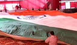 टेक्सटाइल इंडस्ट्री में बढ़ता कद: टी-20 वर्ल्ड कप में सूरत में तैयार 20 देशों के विशाल राष्ट्रीय ध्वज लहराएंगे, 150 किलो वजनी है झंडा