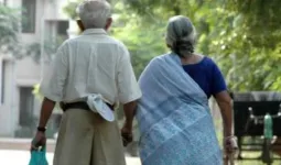 माता-पिता के प्यार का कर्ज़ तो चुकाया नहीं जा सकता, लेकिन उनकी सेवा, सम्मान और सपोर्ट करके थोड़ा चुकाया जा सकता है