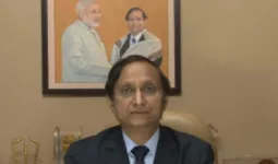 जयप्रकाश अग्रवाल उद्योगपति हैं जिन्होंने सूरत शहर का ऋण उतारने में कोई कसर नहीं छोड़ी