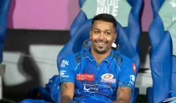 IPL से पहले मुंबई इंडियंस में 'गृहयुद्ध'? क्या हार्दिक पांड्या की जगह सूर्यकुमार यादव को मिलेगी कप्तानी की कमान?