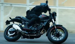 450cc का इंजन और बोल्ड लुक, रॉयल एनफील्ड ने लॉन्च की नई बाइक; जानें कीमत