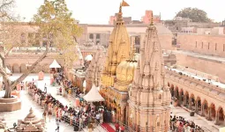 काशी विश्वनाथ मंदिर की अनोखी पहल: महिला दिवस पर महिलाओं को मिलेगी दर्शन करने की विशेष सुविधा, नहीं देना होगा कोई शुल्क