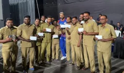  दरियादिली: हार्दिक ने वानखेड़े स्टेडियम के ग्राउंड स्टाफ को 10-10 लाख रुपये के चेक दिए