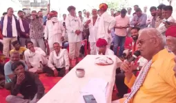 मंत्रीजी ने गांव वालो के सामने रखी शर्त, कहा विकास कराऊंगा लेकिन शराब छोड़नी होगी