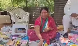 गुजरात में निकाय चुनाव: अहमदाबाद में कांग्रेस ने फुटपाथ पर खिलौने बेचने वाली महिला को टिकट दिया, प्रत्याशी बोलीं- यह गर्व का पल