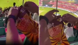 आईपीएल में ₹50 की चिप्स को ₹100 का देख लोग भड़के 