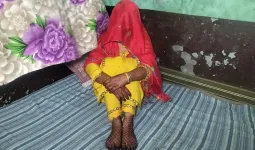 कन्या मेहंदी लगाकर दूल्हे का इंतज़ार कर रही थी, प्रेमी दूल्हा बारात लेकर आया ही नहीं, परिवार घर पर ताला लगाकर भाग गया