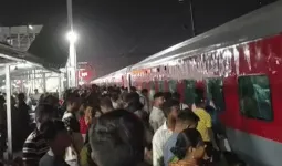 कोलकाता: ममता दीदी के 'गढ़' में सेंध लगाने की तैयारी! सूरत से बंगाल के लिए BJP की 'वोटर्स स्पेशल' ट्रेन, पार्टी उठाएगी पूरा खर्च