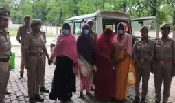  महाराजगंज: शादी के नाम पर ठगी करने वाली 4 'लुटेरी दुल्हनें' गिरफ्तार; गूंगी-बहरी होने का नाटक कर लूटती थीं गहने और नकदी