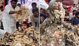 गाते-गाते नोटो के निचे आ गए गोपाल साधु 