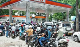 देश में पेट्रोल-डीजल की कोई कमी नहीं, इंडियन ऑयल ने कहा- कुछ पंपों पर समस्या सिर्फ अस्थायी