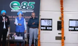 85% इथेनॉल वाला पेट्रोल लॉन्च हुआ, सामान्य पेट्रोल से 20 रुपये सस्ता, मंत्रीजी ने कहा- E20 मिलता रहेगा