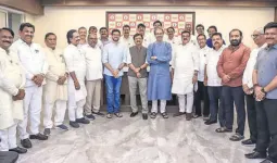 महाराष्ट्र: क्या उद्धव गुट में बढ़ रही है नाराजगी? अब 3 विधायक और 1 MLC बैठक से गायब