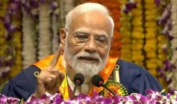 PM मोदी ने IIT दिल्ली के छात्रों से क्यों कहा, 'मैं बाबा बागेश्वर तो नहीं लेकिन...'