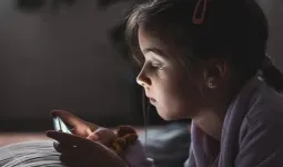 2 साल के बच्चे के लिए कितना होना चाहिए स्क्रीन टाइम? WHO ने बताया...