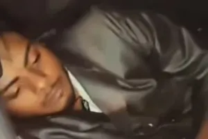  जांच के दौरान दिल्ली पुलिस को कार की डिक्की में मिला आदमी