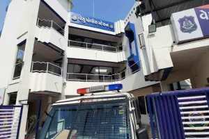 धार्मिक कथा या कार्यक्रम में शामिल होने जा रहीं महिलाएं रहे सतर्क, चोर भीड़ का फायदा उठाकर गले से उड़ा रहे सोने की चेन