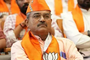 गुजरात BJP स्टेट टीम के मेंबर राजूभाई आज भी संगठन के लिए बस से सफ़र करते हैं