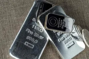 चांदी की कीमतों में आई 'सुनामी': भारतीय बाजार में कीमत ₹3 लाख के पार, सिर्फ 30 दिनों में ₹1 लाख का उछाल