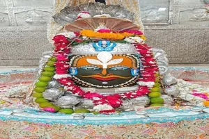 महाशिवरात्रि कल, शिवालय सजाए गए, जानिए भगवान शिव के लिए बेल पत्र, धतूरा, केसर, शहद क्यों महत्वपूर्ण है?