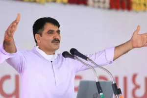 शंकरभाई चौधरी: जिन्होंने पशुपालन, कृषि, सहकारिता और राजनीति में अपनी ज़िम्मेदारियां निभाकर बदली कई लोगों की तकदीर