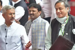 ईरान मुद्दे पर भारत की चुप्पी कायरता नहीं है: शशि थरूर का रुख कांग्रेस से अलग