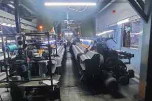 टेक्सटाइल उद्योग पर युद्ध का असर: 400 से अधिक मिलें हफ्ते में दो दिन रह सकते हैं बंद; मजदूरों पर बड़ा संकट- रुकें या घर लौटें