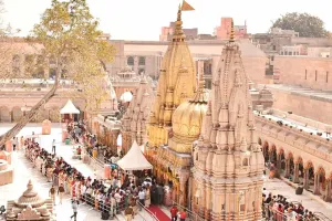 काशी विश्वनाथ मंदिर की अनोखी पहल: महिला दिवस पर महिलाओं को मिलेगी दर्शन करने की विशेष सुविधा, नहीं देना होगा कोई शुल्क