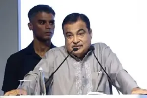 फ्यूल सिस्टम में बड़े बदलाव की तैयारी: अब पेट्रोल-डीज़ल से गाड़ियां नहीं चलेंगी, गडकरी ने ऑटो कंपनियों को दी चेतावनी