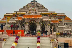 राम मंदिर में चढ़ावा चोरी का मामला: छोटे कर्मचारियों की गिरफ्तारी, बड़े लोगों का बचाव, जनता के बीच क्या संदेश जाएगा?