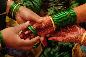 सावन में महिलाएं क्यों पहनती हैं हरी चूड़ियां? जानिए इसका धार्मिक महत्व