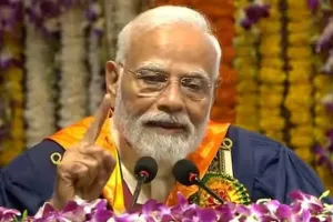 PM मोदी ने IIT दिल्ली के छात्रों से क्यों कहा, 'मैं बाबा बागेश्वर तो नहीं लेकिन...'