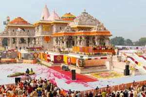 चंदा चोरी विवाद के बीच राम मंदिर में भक्तों के लिए बदल गई दर्शन व्यवस्था, क्या-क्या बदलाव हुए, अयोध्या जाने से पहले जान लें…
