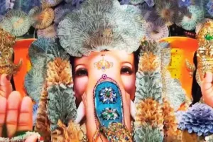  तेलंगाना : 3 करोड़ रुपये के असली नोटों से सजा गणपति बप्पा का मंडप, लाखों की संख्या में देखने उमड़ी भीड़