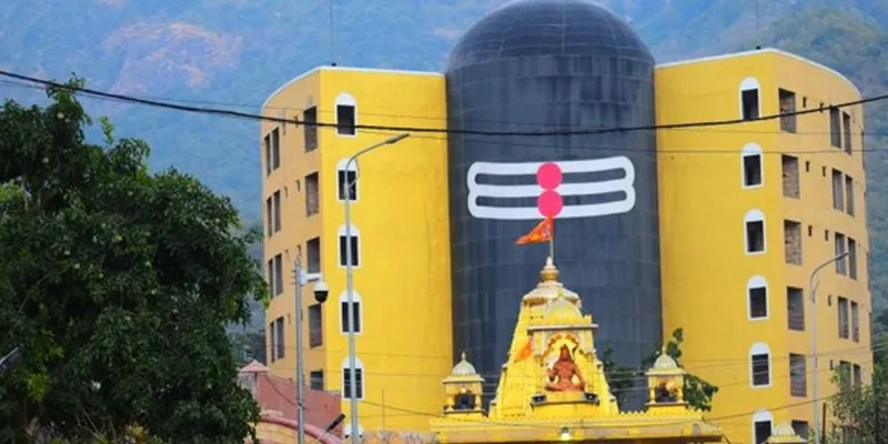 गिरनार की गोद में बसा भवनाथ मंदिर में ‘मिनी कुंभ’ के समान महाशिवरात्रि मेले का प्रारंभ, 55 किलो के दंड पर ध्वजा चढ़ाई गई, विदेशों से भी भक्त आते हैं