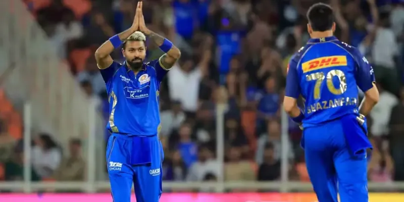 क्या मुंबई इंडियंस पंड्या से कप्तानी छीनेगी? 'पैकेज डील' से IPL में हंगामा