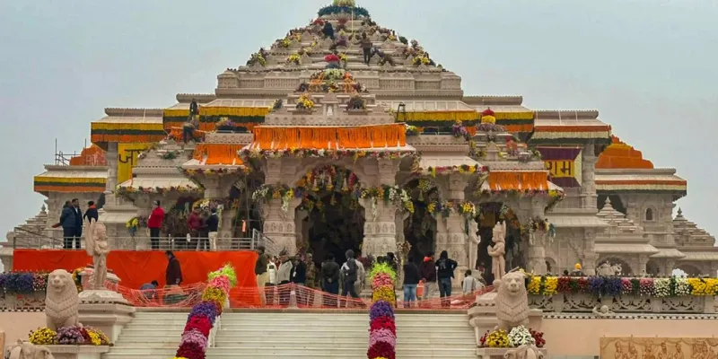 राम मंदिर में चढ़ावा चोरी का मामला: छोटे कर्मचारियों की गिरफ्तारी, बड़े लोगों का बचाव, जनता के बीच क्या संदेश जाएगा?