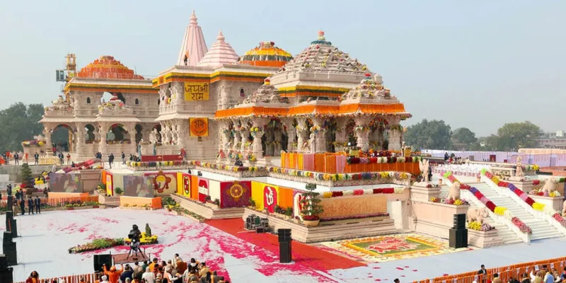 चंदा चोरी विवाद के बीच राम मंदिर में भक्तों के लिए बदल गई दर्शन व्यवस्था, क्या-क्या बदलाव हुए, अयोध्या जाने से पहले जान लें…